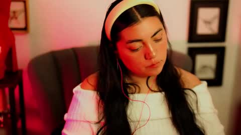 Snapshot of cuteambervi chatting on December 2025 08:13:02 PM Princess Amber online show from December 2025 08:13:02 PM