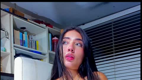 WANNA SEE MORE OF TWINS              online show from January 2025 04:12:02 AM