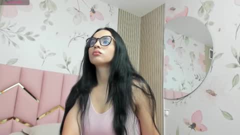 Snapshot of cutebaby4u_ chatting on September 2025 10:53:02 AM Emmy online show from September 2025 10:53:02 AM