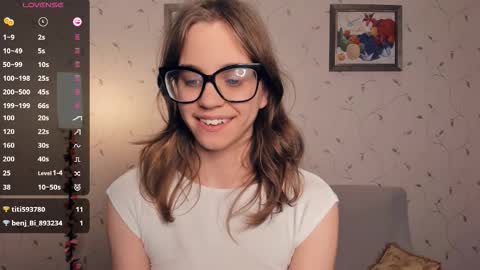 Snapshot of cutefluffy chatting on November 2025 09:06:01 PM Melisa online show from November 2025 09:06:01 PM