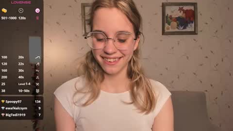 Snapshot of cutefluffy chatting on December 2025 08:48:02 PM Melisa online show from December 2025 08:48:02 PM