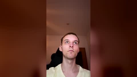 cuteguyy2001 online show from April 2026 07:25:02 PM