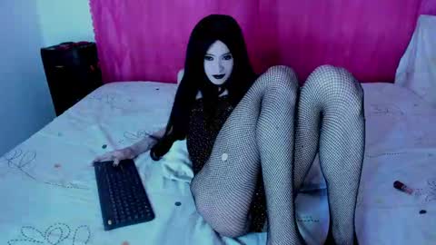 Natalie online show from September 2025 10:43:01 PM