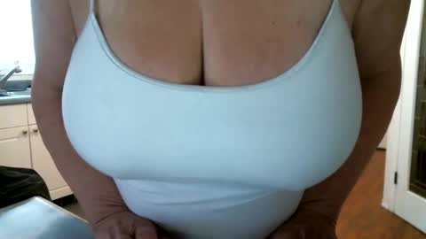 CuteNlil online show from January 2025 07:26:02 PM