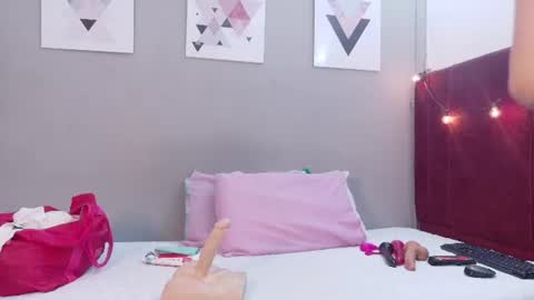 cutepetitee online show from June 2026 07:49:01 PM