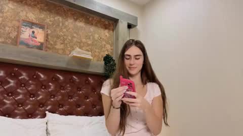 Snapshot of cuterebelious chatting on October 2025 01:54:02 PM Kim online show from October 2025 01:54:02 PM