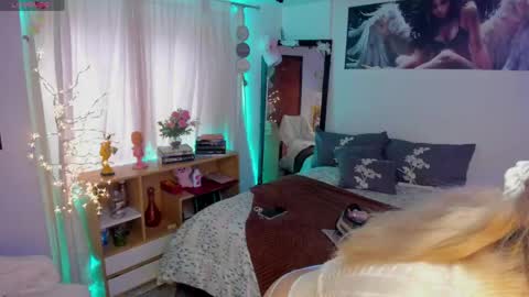 Snapshot of cuteweed420 chatting on May 2026 09:44:02 PM cuteweed420 online show from May 2026 09:44:02 PM