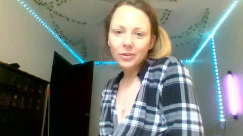 cuteycourtney2224 online show from June 2026 12:42:02 PM