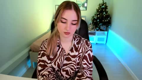  Your Louise  follow me  online show from January 2025 09:05:02 PM