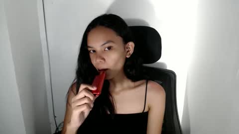 Snapshot of cutiee_lily2 chatting on May 2026 01:21:01 AM cutiee_lily2 online show from May 2026 01:21:01 AM
