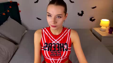 Snapshot of cutiewuwu chatting on October 2025 01:39:01 PM Vivienne online show from October 2025 01:39:01 PM