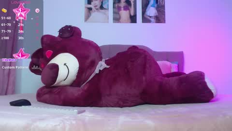 Snapshot of cuttebabe_ chatting on November 2025 11:58:02 PM Sophia online show from November 2025 11:58:02 PM