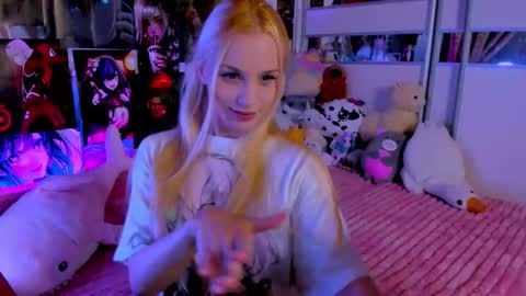 Snapshot of cuttie_ponyy chatting on September 2025 08:19:01 PM Nora online show from September 2025 08:19:01 PM