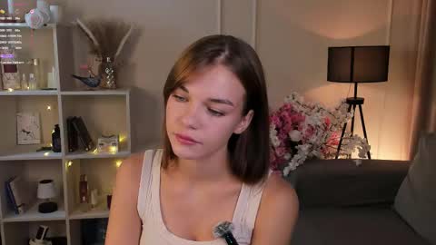 Cwen online show from September 2025 07:50:01 PM