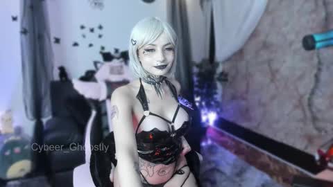 Snapshot of cybeer_ghoostly chatting on October 2025 12:41:02 AM Naomii online show from October 2025 12:41:02 AM