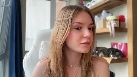 Im Emi streaming with my friend Reyna today online show from May 2026 12:58:01 PM