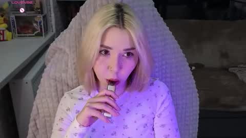 Snapshot of cybersmiling chatting on November 2025 12:33:01 AM Jane online show from November 2025 12:33:01 AM