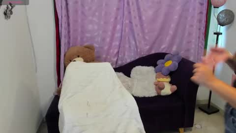 Cynthia online show from November 2025 02:10:02 PM