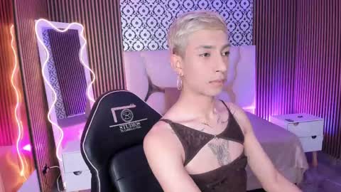 cyrus_tay online show from May 2026 03:35:02 AM