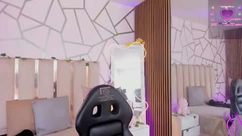 cyrus_tay online show from May 2026 12:21:01 PM