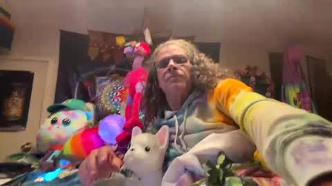 Snapshot of czechlove chatting on October 2025 06:06:02 AM Andrew Thomas online show from October 2025 06:06:02 AM