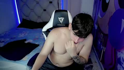 Snapshot of d_moneyy_ chatting on November 2025 01:07:02 AM teddy online show from November 2025 01:07:02 AM