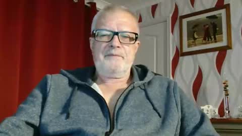 Brian ... online show from September 2025 08:01:02 PM