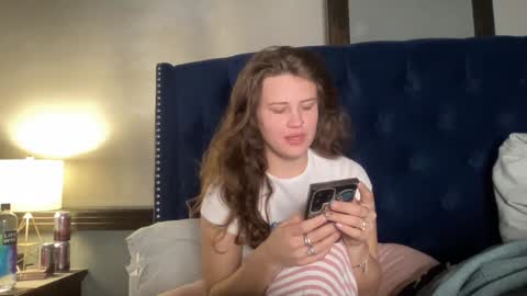 Snapshot of daddy_daycare_ chatting on January 2026 02:32:01 PM Belle Email daddydaycarecb online show from January 2026 02:32:01 PM