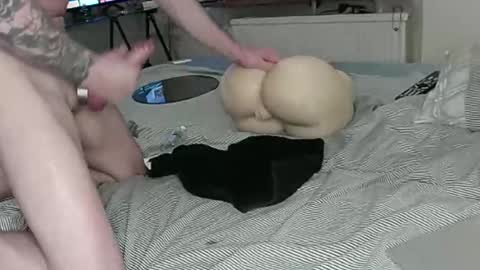 Snapshot of daddys_hard_cock chatting on December 2024 01:13:01 AM daddys_hard_cock online show from December 2024 01:13:01 AM