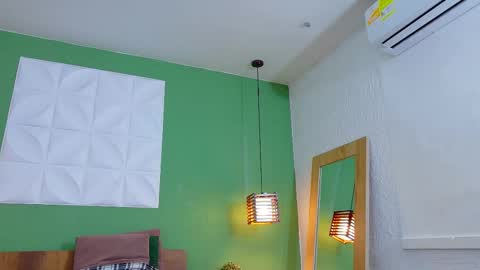 Valen online show from February 2025 02:33:01 PM