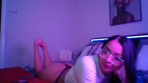 Snapshot of dadevilherself chatting on December 2024 10:53:02 PM dadevilherself online show from December 2024 10:53:02 PM