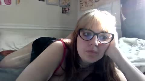 Snapshot of dadsdoll2 chatting on March 2026 01:16:02 PM dadsdoll2 online show from March 2026 01:16:02 PM