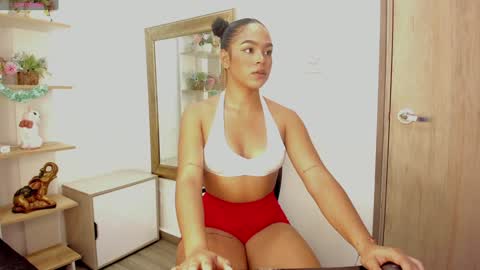 Snapshot of daenerys_targa chatting on December 2024 04:20:02 AM Lesly online show from December 2024 04:20:02 AM