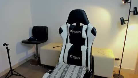 Snapshot of dafboy_ chatting on November 2025 12:49:02 PM Allan Daf online show from November 2025 12:49:02 PM