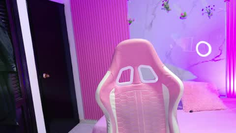 Dafne  online show from May 2026 08:36:02 PM
