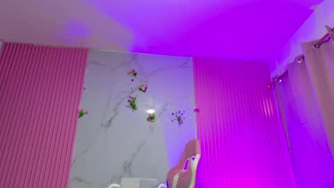 Dafne  online show from May 2026 09:33:02 PM