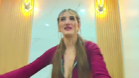 Dafne Castro online show from June 2026 07:38:01 PM