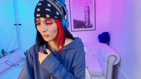 Snapshot of dafne_huges chatting on January 2025 03:47:01 PM dafne huges online show from January 2025 03:47:01 PM