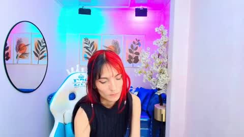 Snapshot of dafne_huges chatting on September 2025 06:30:01 PM dafne huges online show from September 2025 06:30:01 PM