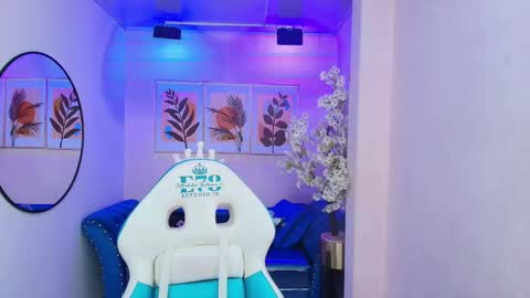 Snapshot of dafne_huges chatting on October 2025 07:43:01 PM dafne huges online show from October 2025 07:43:01 PM