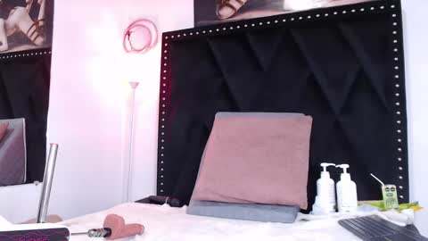 dafne_quenn online show from February 2025 04:01:02 PM
