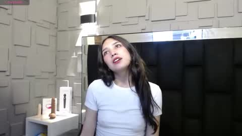 Snapshot of dafnee_e chatting on October 2025 09:24:01 PM dafnee_e online show from October 2025 09:24:01 PM