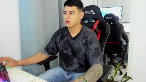 my name is Jhon and I live in colombia online show from November 2025 01:49:01 AM