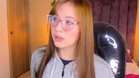 Dahlia online show from November 2025 05:00:01 PM