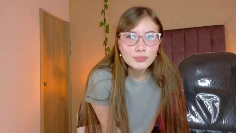 Snapshot of dahlia_rousse chatting on June 2026 06:52:02 AM Dahlia online show from June 2026 06:52:02 AM