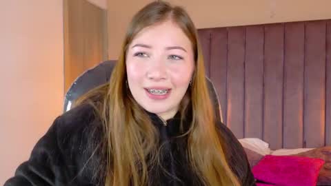 Snapshot of dahlia_rousse chatting on June 2026 05:28:02 AM Dahlia online show from June 2026 05:28:02 AM