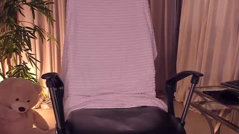 Snapshot of dahraveyne chatting on September 2025 07:02:01 AM Deea online show from September 2025 07:02:01 AM