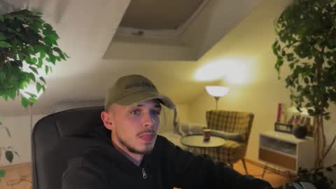 Snapshot of daimon_hall chatting on November 2025 12:20:02 AM Daimon online show from November 2025 12:20:02 AM