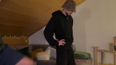 Snapshot of daimon_hall chatting on November 2025 10:20:02 PM Daimon online show from November 2025 10:20:02 PM