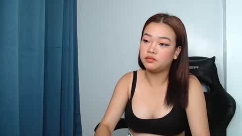 Snapshot of dainaxoxoxo chatting on October 2025 07:44:02 PM Diana online show from October 2025 07:44:02 PM